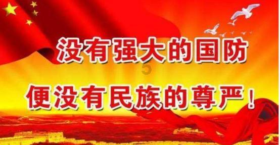 夏季的时尚女孩