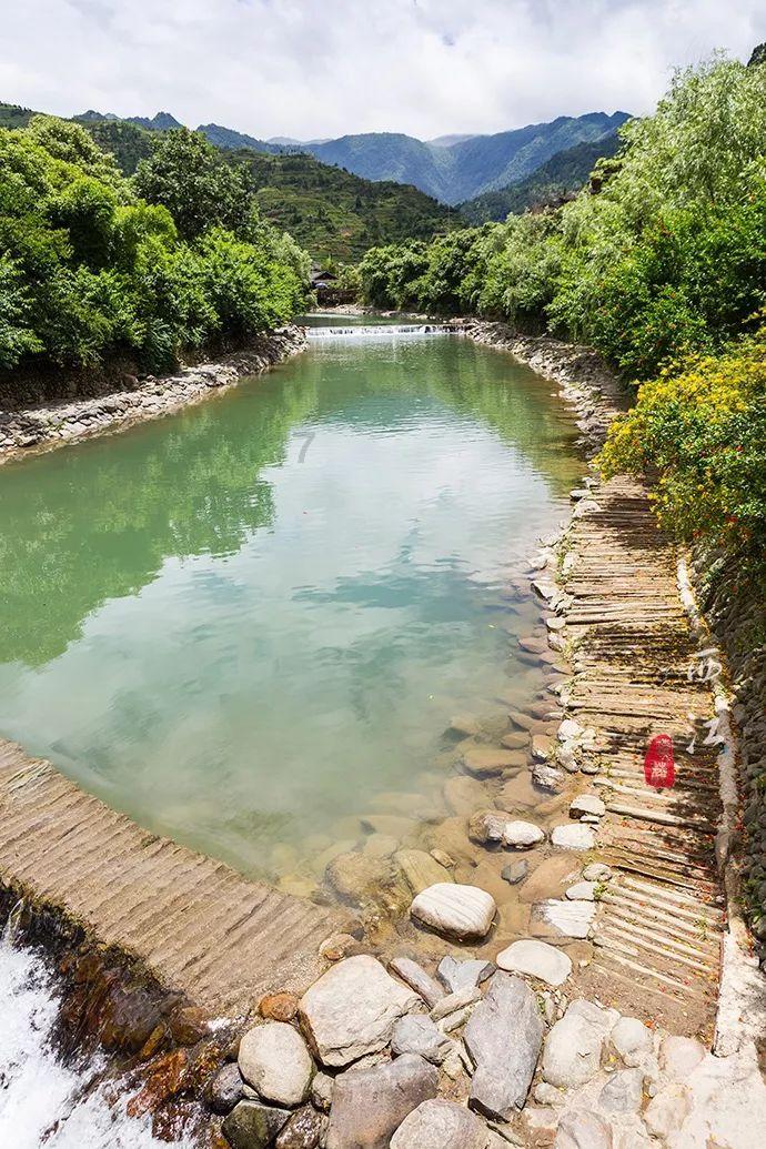 “和珅跌倒，嘉庆吃饱”，这句话是什么意思？