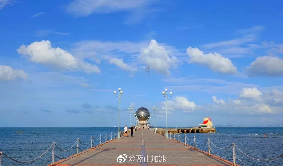 全慧珍首度露面，面容憔悴目光迟钝，儿子手捧遗像眼中含泪